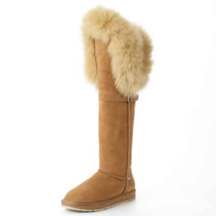 Botte haute en cuir, fourrée, marron, sur fond blanc