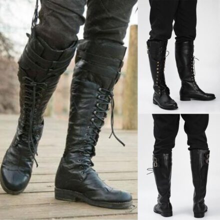 3 photos représentants des bottes hautes noire en cuir avec lacets. Une de face, une de profil et et une de dos.