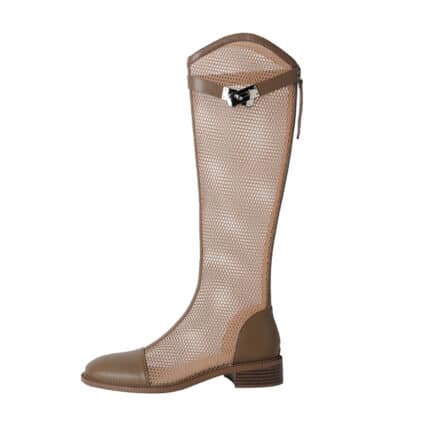 botte beige d'été en mailles présentée seule sur fond blanc