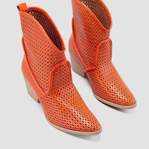 bottes d'été basses oranges avec talon bas et carré, elles ne sont pas portées