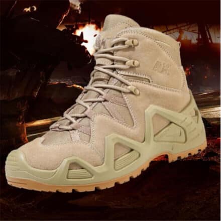 Bottes de marche pour randonnée homme beige sur fond noir
